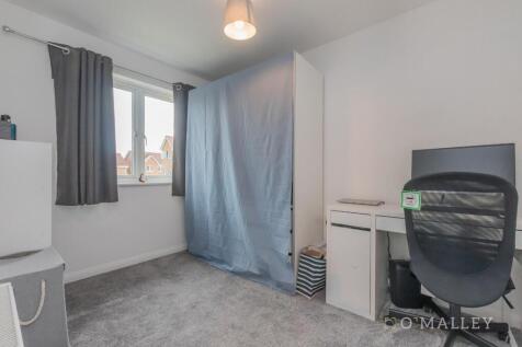 32. Bedroom 4 1.jpg