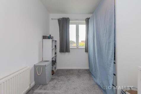 33. Bedroom 4 2.jpg