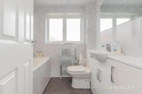 34. Bathroom 1.jpg