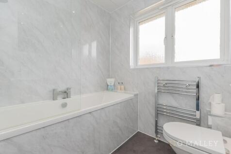 35. Bathroom 2.jpg