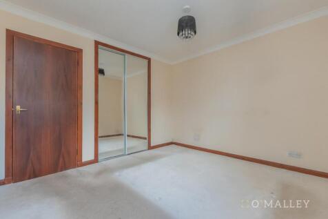 15. Bedroom 1 2.jpg