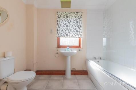 19. Bathroom 1.jpg