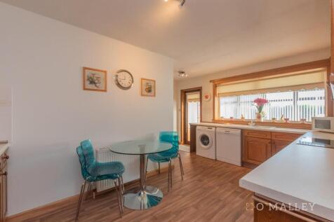 13. Kitchen 1.