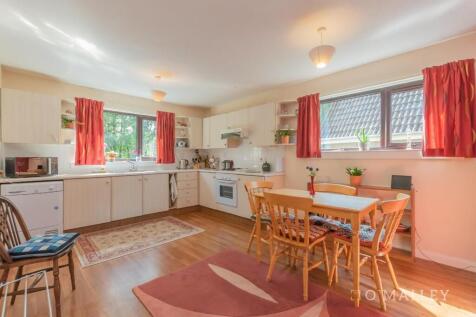 12. Kitchen 1.jpg