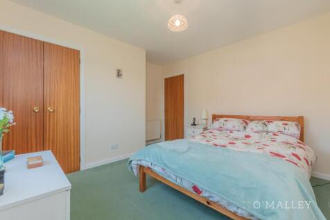 21. Bedroom 1 3.jpg