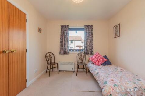 24. Bedroom 2 2.jpg