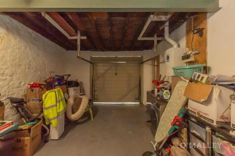 Garage.