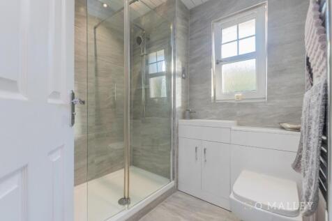 Master Bedroom En-Suite