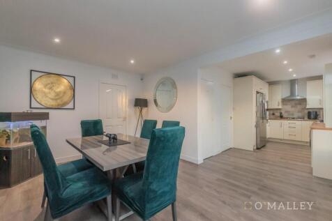 Dining Room &amp; Kitchen