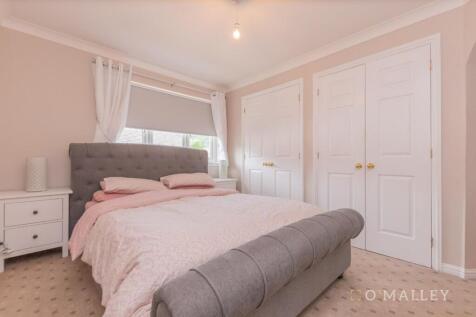 33. Bedroom 1 2.jpg