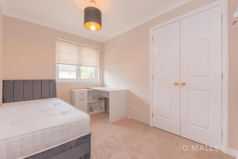 40. Bedroom 3 1.jpg