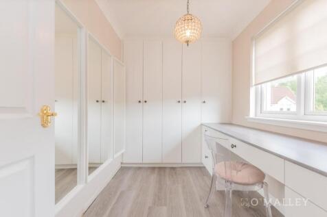 44. Bedroom 4 2.jpg
