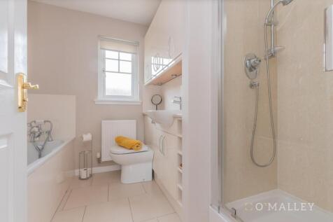 46. Bathroom 1.jpg