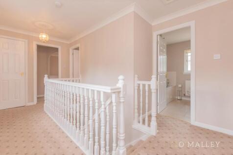 28. Upstairs Hallway 1.jpg