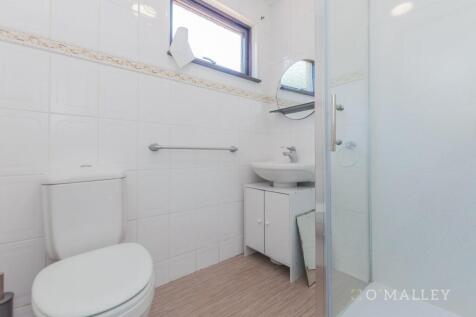 18. Bathroom.jpg