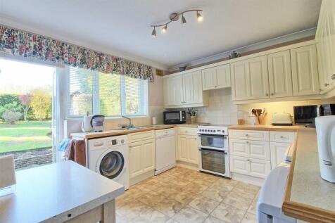 KITCHEN/DINER PIC 2