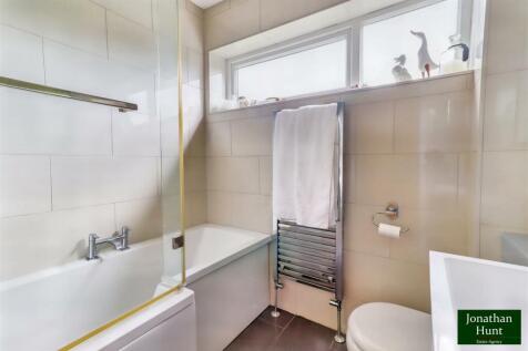 FAMILY SHOWER ROOM