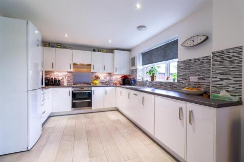 KITCHEN /DINING ROOM pic 2