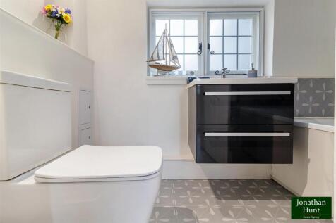 GROUNDFLOOR WC AND BATHROOM