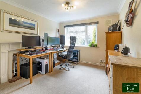 STUDY/FAMILY ROOM