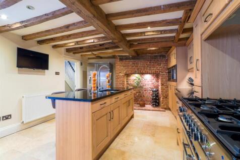 KITCHEN/ DINING ROOM