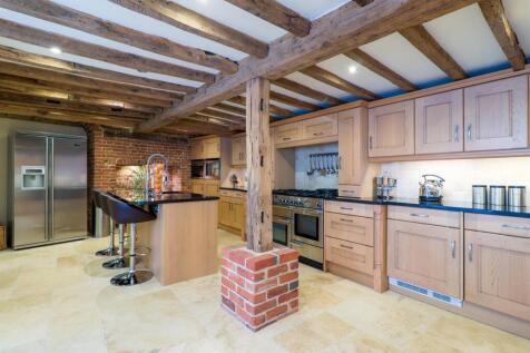 KITCHEN/ DINING ROOM pic 2