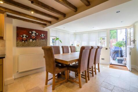 KITCHEN/ DINING ROOM pic 4