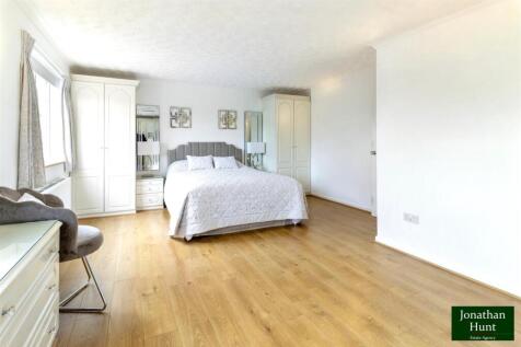 PRINCIPLE BEDROOM