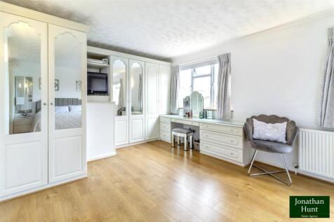 PRINCIPLE BEDROOM pic 2