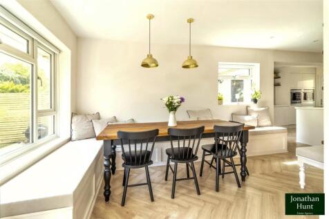 DINING ROOM pic 2