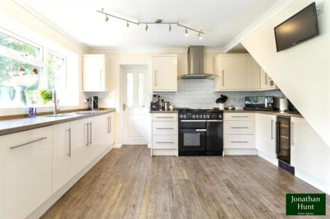 KITCHEN /DINING ROOM