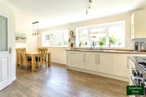 KITCHEN /DINING ROOM Pic 2