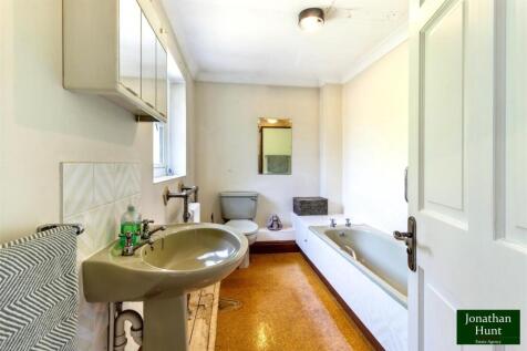 BATHROOM ONE