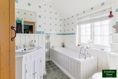 BATH/SHOWER ROOM