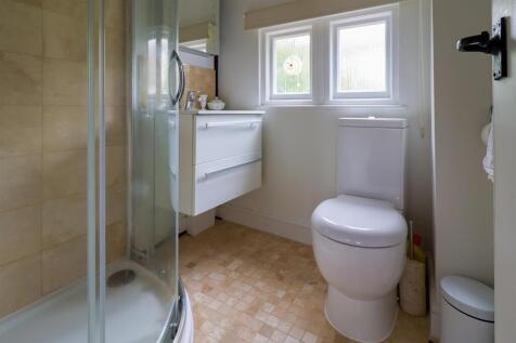 EN-SUITE SHOWER WC