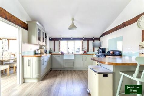 KITCHEN/BREAKFAST ROOM pic 2