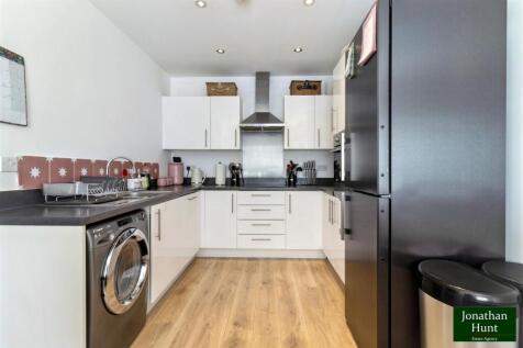KITCHEN/DINING ROOM pic 2