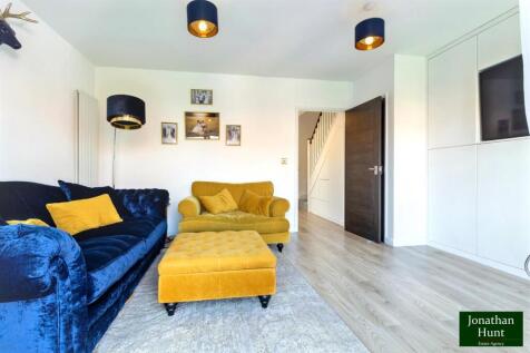 LIVING ROOM pic 2