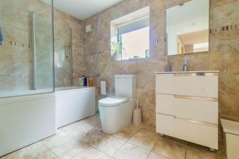 GROUND FLOOR BATHROOM