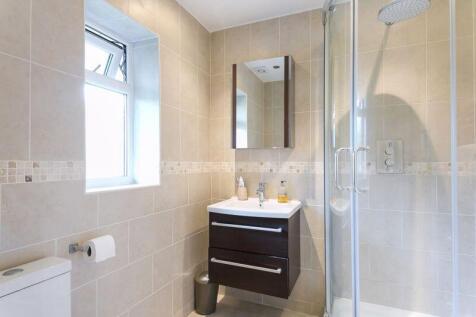 Master Bedroom En-suite