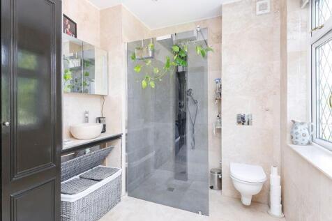 Master Bedroom En-suite