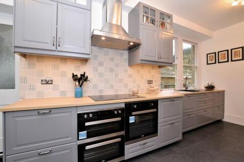 Fitted kitchen