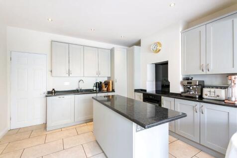 Kitchen/ Dining Room