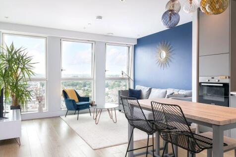 Lounge/ Kitchen