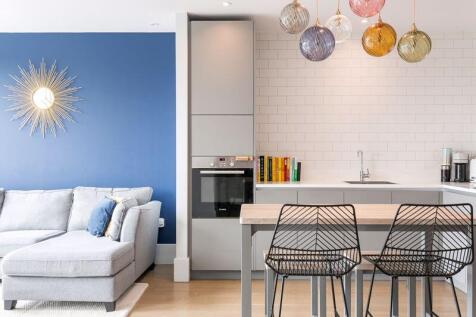 Lounge/ Kitchen