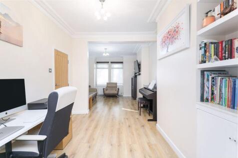 Lounge/ Dining Room