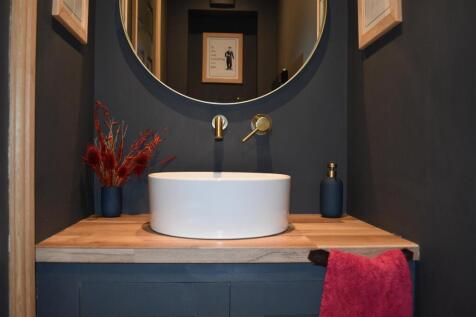 Cloakroom (1).JPG