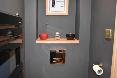 Cloakroom (3).JPG