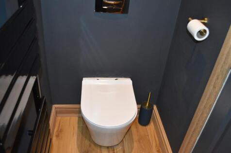 Cloakroom (2).JPG