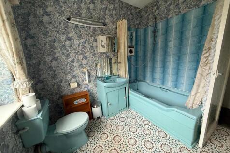 Bathroom1.jpg